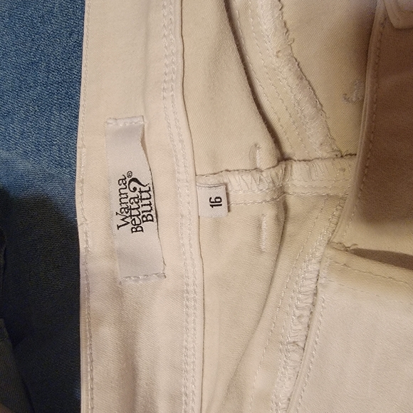 NWOT YMI WannaBettaButt style white button fly straight leg curvy jeans - Picture 6 of 6